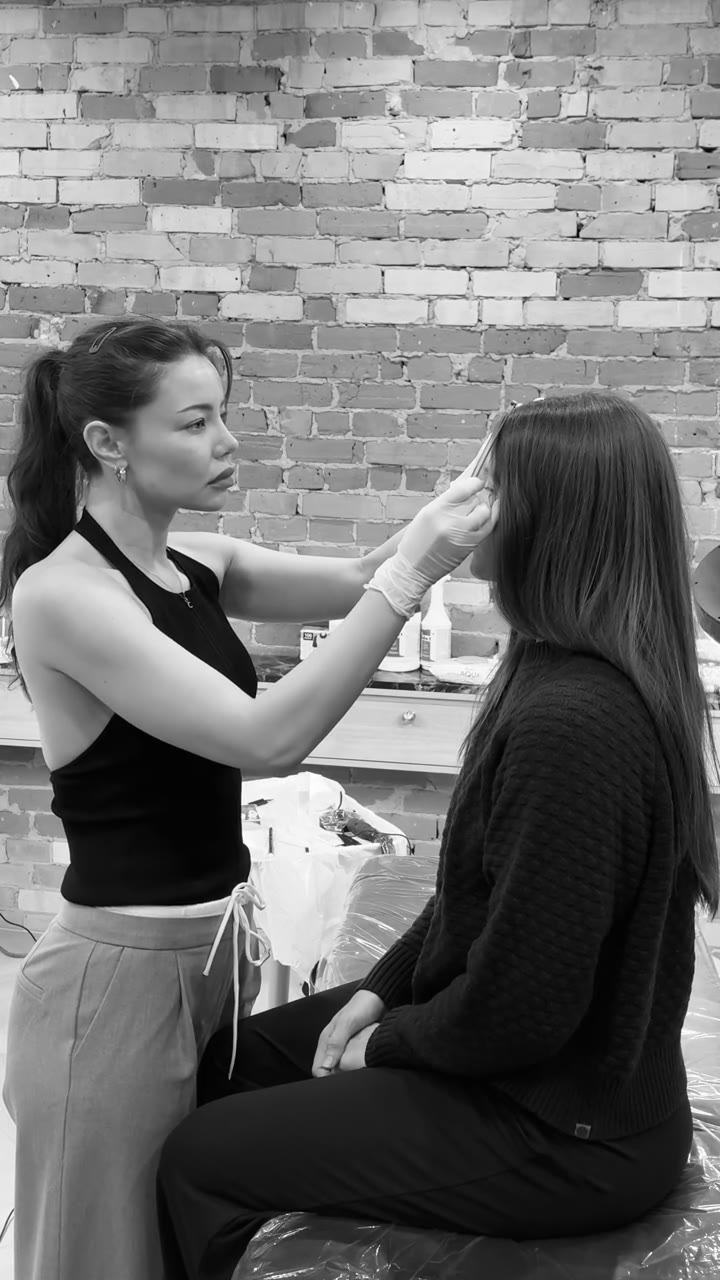 Catherine assesses the face and maps the shape with the client before the service